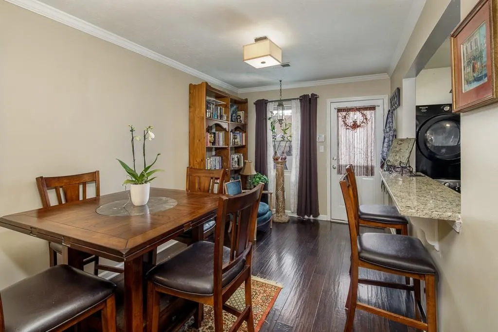 145 N River Drive Unit G, Sandy Springs, Georgia 30350, 2 Bedrooms Bedrooms, ,2 BathroomsBathrooms,Residential,Sold,145 N River Drive Unit G,6508112