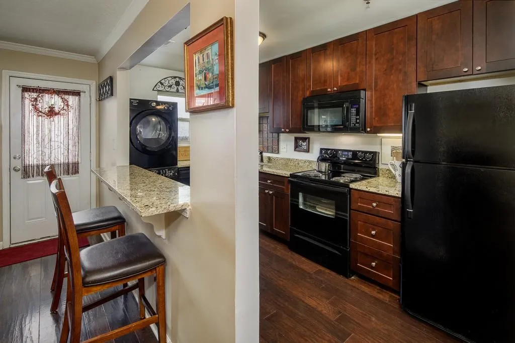 145 N River Drive Unit G, Sandy Springs, Georgia 30350, 2 Bedrooms Bedrooms, ,2 BathroomsBathrooms,Residential,Sold,145 N River Drive Unit G,6508112