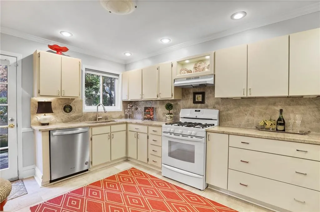 5400 Roswell Road Unit I 2, Sandy Springs, Georgia 30342, 2 Bedrooms Bedrooms, ,2 BathroomsBathrooms,Residential,Sold,5400 Roswell Road Unit I 2,6972456 5400 Roswell Road Unit I 2, Sandy Springs, Georgia 30342, 2 Bedrooms Bedrooms, ,2 BathroomsBathrooms,Residential,Sold,5400 Roswell Road Unit I 2,6972456