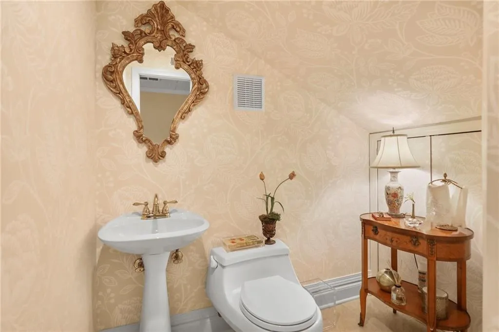 5400 Roswell Road Unit I 2, Sandy Springs, Georgia 30342, 2 Bedrooms Bedrooms, ,2 BathroomsBathrooms,Residential,Sold,5400 Roswell Road Unit I 2,6972456 5400 Roswell Road Unit I 2, Sandy Springs, Georgia 30342, 2 Bedrooms Bedrooms, ,2 BathroomsBathrooms,Residential,Sold,5400 Roswell Road Unit I 2,6972456