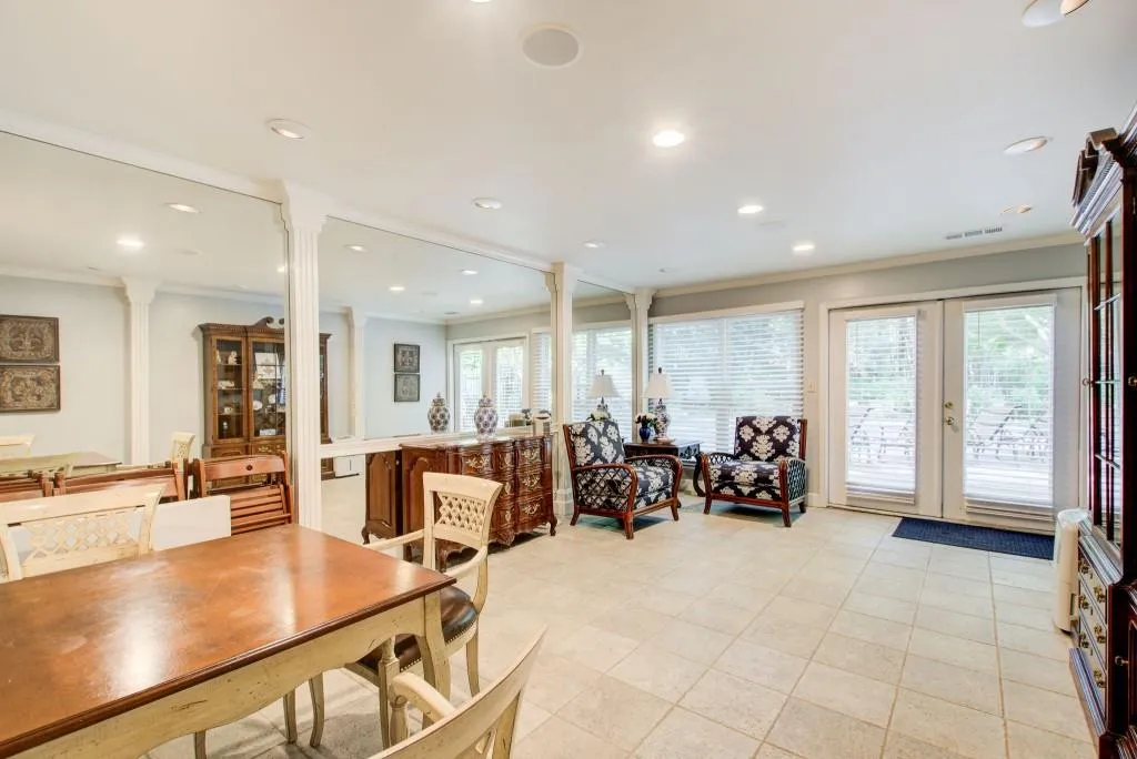 2865 Lenox Road Ne, Atlanta, Georgia 30324, 2 Bedrooms Bedrooms, ,2 BathroomsBathrooms,Residential,For Sale,2865 Lenox Road Ne,7630529