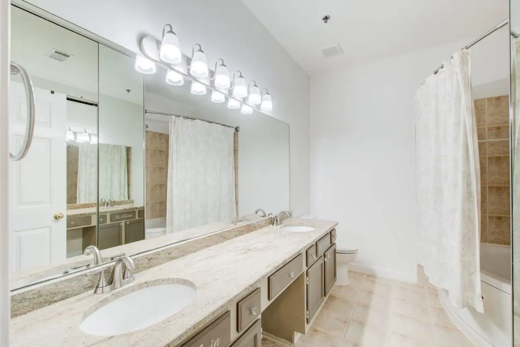 2865 Lenox Road Ne, Atlanta, Georgia 30324, 2 Bedrooms Bedrooms, ,2 BathroomsBathrooms,Residential,For Sale,2865 Lenox Road Ne,7630529