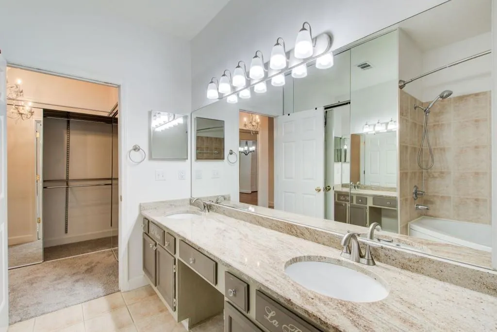 2865 Lenox Road Ne, Atlanta, Georgia 30324, 2 Bedrooms Bedrooms, ,2 BathroomsBathrooms,Residential,For Sale,2865 Lenox Road Ne,7630529