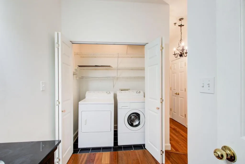 2865 Lenox Road Ne, Atlanta, Georgia 30324, 2 Bedrooms Bedrooms, ,2 BathroomsBathrooms,Residential,For Sale,2865 Lenox Road Ne,7630529