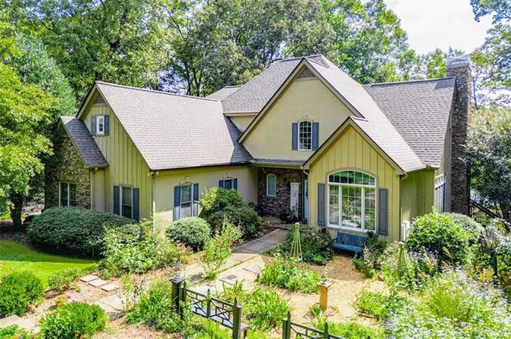 308 Laurel Lakes Drive, Carrollton, Georgia 30116