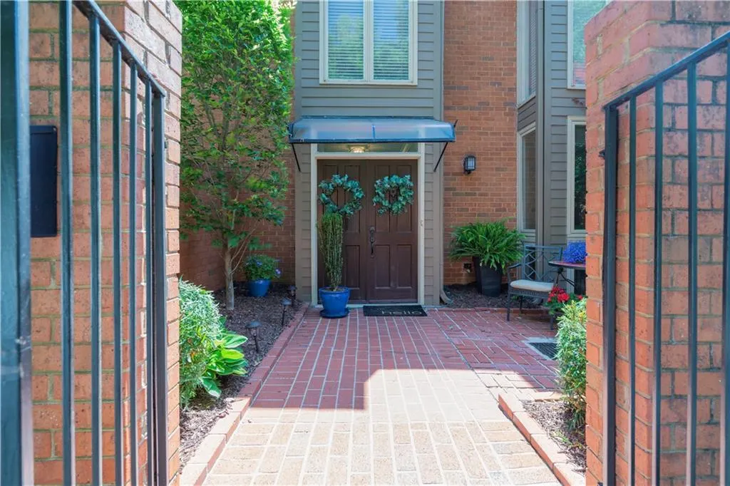 11 Willow Glen Ne, Atlanta, Georgia 30342, 3 Bedrooms Bedrooms, ,2 BathroomsBathrooms,Residential,Sold,11 Willow Glen Ne,6881109