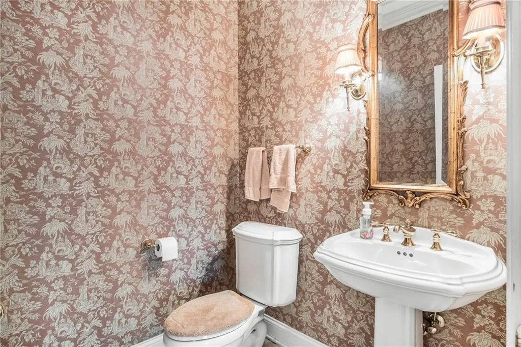 207 Crossing Valley Lane, Sandy Springs, Georgia 30339, 3 Bedrooms Bedrooms, ,2 BathroomsBathrooms,Residential,Sold,207 Crossing Valley Lane,6841866