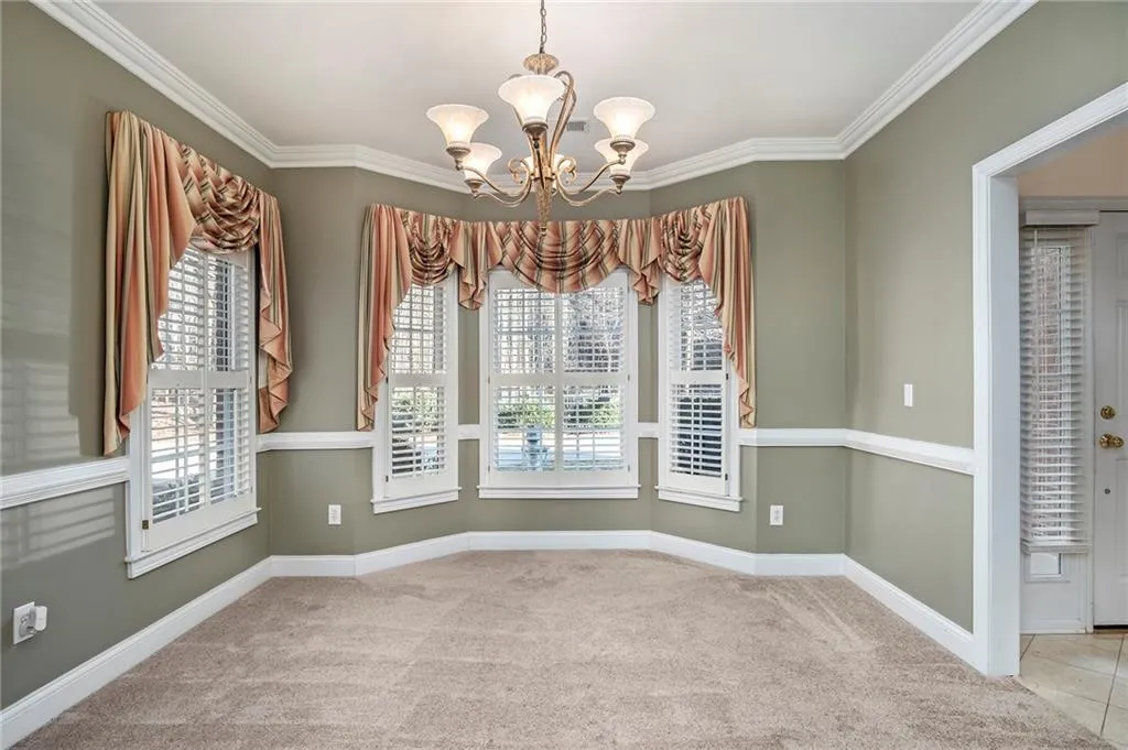 207 Crossing Valley Lane, Sandy Springs, Georgia 30339, 3 Bedrooms Bedrooms, ,2 BathroomsBathrooms,Residential,Sold,207 Crossing Valley Lane,6841866