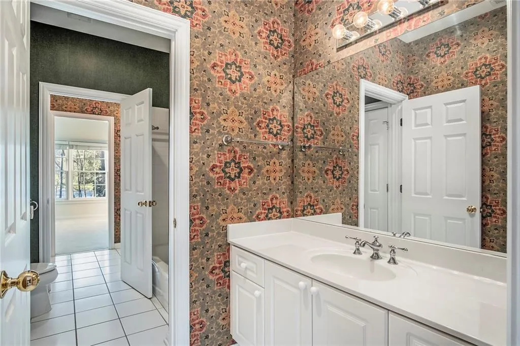 207 Crossing Valley Lane, Sandy Springs, Georgia 30339, 3 Bedrooms Bedrooms, ,2 BathroomsBathrooms,Residential,Sold,207 Crossing Valley Lane,6841866