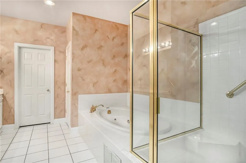 207 Crossing Valley Lane, Sandy Springs, Georgia 30339, 3 Bedrooms Bedrooms, ,2 BathroomsBathrooms,Residential,Sold,207 Crossing Valley Lane,6841866