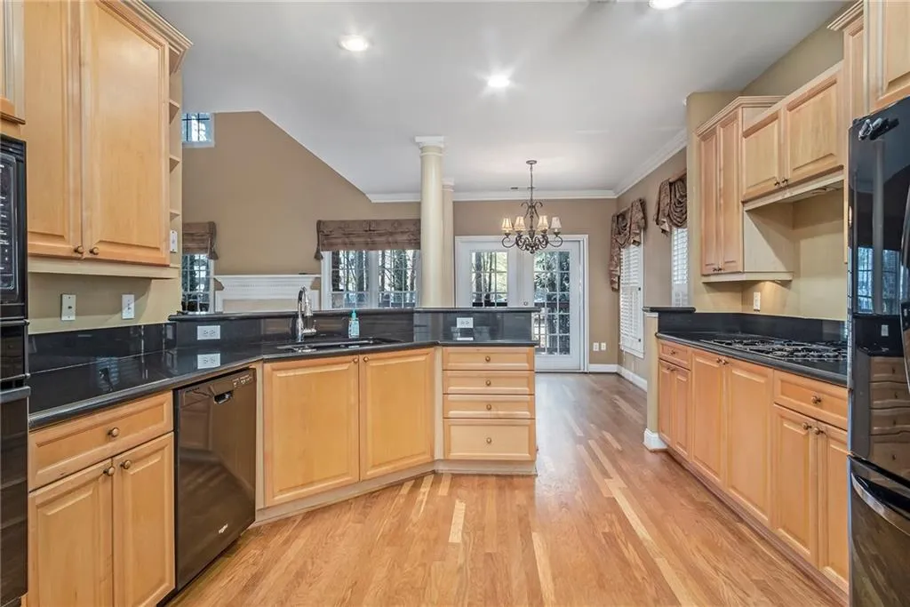 207 Crossing Valley Lane, Sandy Springs, Georgia 30339, 3 Bedrooms Bedrooms, ,2 BathroomsBathrooms,Residential,Sold,207 Crossing Valley Lane,6841866
