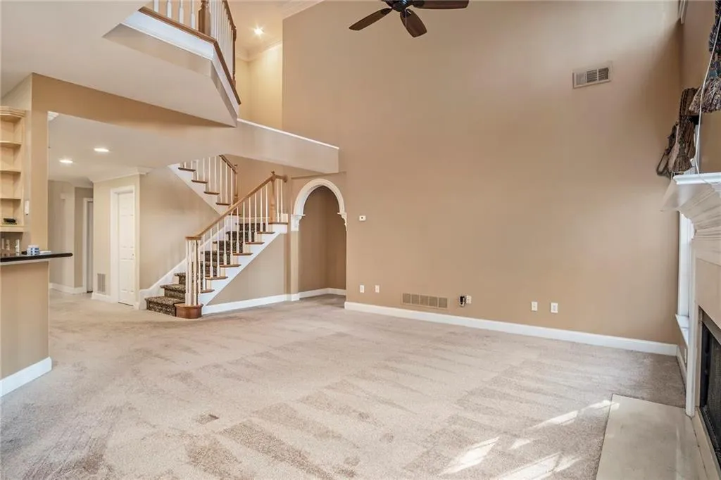 207 Crossing Valley Lane, Sandy Springs, Georgia 30339, 3 Bedrooms Bedrooms, ,2 BathroomsBathrooms,Residential,Sold,207 Crossing Valley Lane,6841866