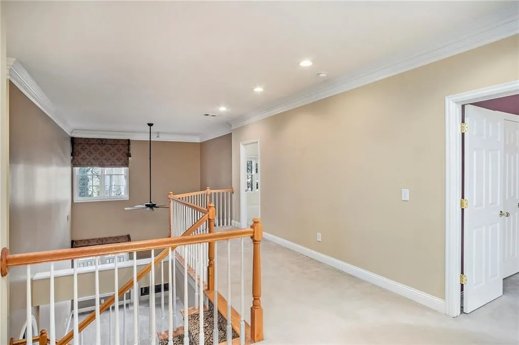 207 Crossing Valley Lane, Sandy Springs, Georgia 30339, 3 Bedrooms Bedrooms, ,2 BathroomsBathrooms,Residential,Sold,207 Crossing Valley Lane,6841866