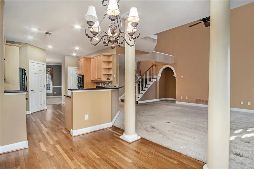 207 Crossing Valley Lane, Sandy Springs, Georgia 30339, 3 Bedrooms Bedrooms, ,2 BathroomsBathrooms,Residential,Sold,207 Crossing Valley Lane,6841866