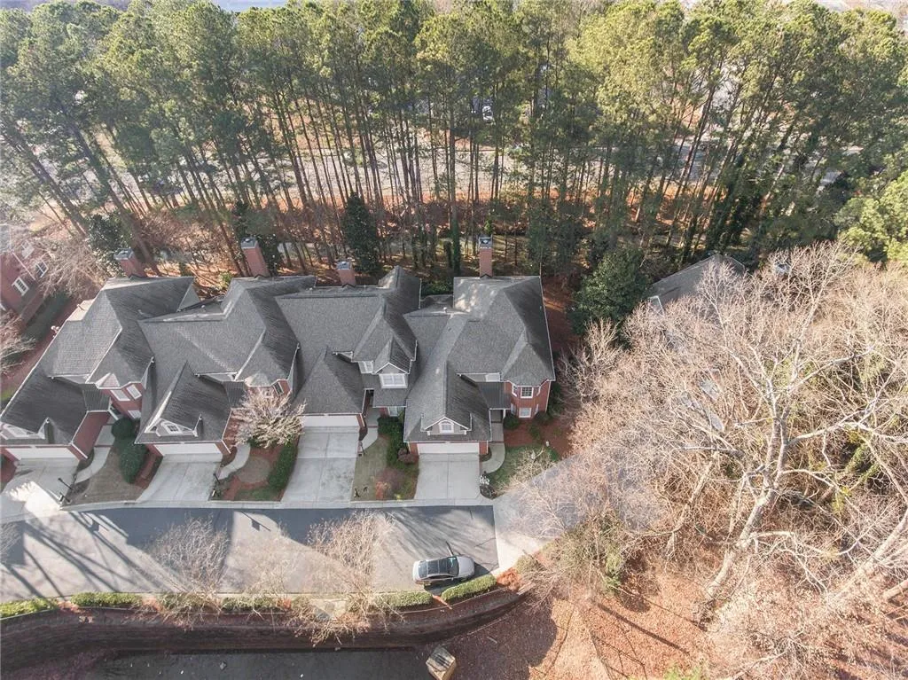 207 Crossing Valley Lane, Sandy Springs, Georgia 30339, 3 Bedrooms Bedrooms, ,2 BathroomsBathrooms,Residential,Sold,207 Crossing Valley Lane,6841866