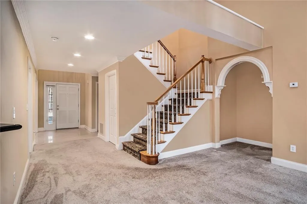 207 Crossing Valley Lane, Sandy Springs, Georgia 30339, 3 Bedrooms Bedrooms, ,2 BathroomsBathrooms,Residential,Sold,207 Crossing Valley Lane,6841866