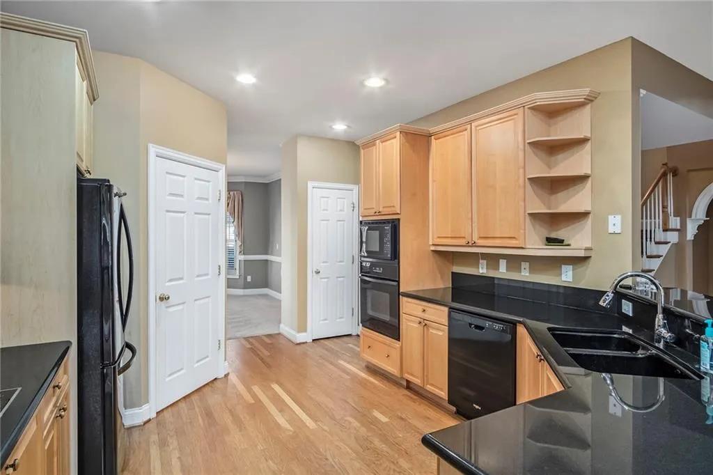 207 Crossing Valley Lane, Sandy Springs, Georgia 30339, 3 Bedrooms Bedrooms, ,2 BathroomsBathrooms,Residential,Sold,207 Crossing Valley Lane,6841866