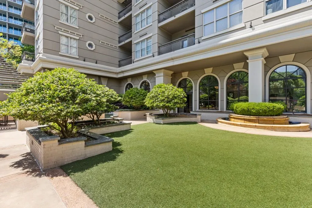 3334 Peachtree Road Ne Unit 101, Atlanta, Georgia 30326, 1 Bedroom Bedrooms, ,1 BathroomBathrooms,Residential,For Sale,3334 Peachtree Road Ne Unit 101,7573803