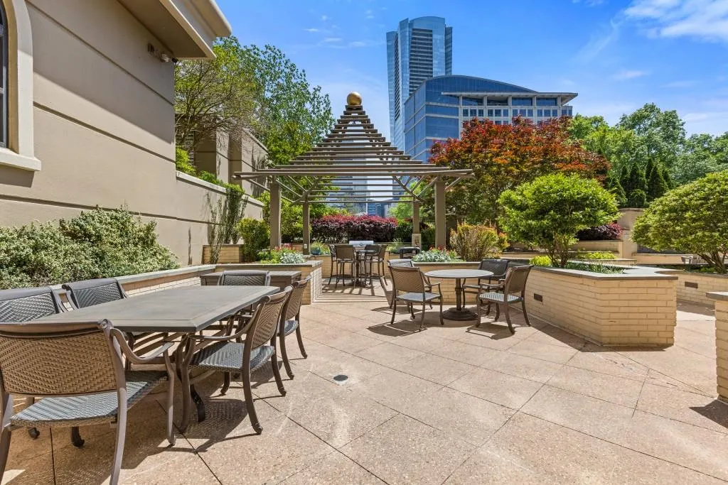 3334 Peachtree Road Ne Unit 101, Atlanta, Georgia 30326, 1 Bedroom Bedrooms, ,1 BathroomBathrooms,Residential,For Sale,3334 Peachtree Road Ne Unit 101,7573803