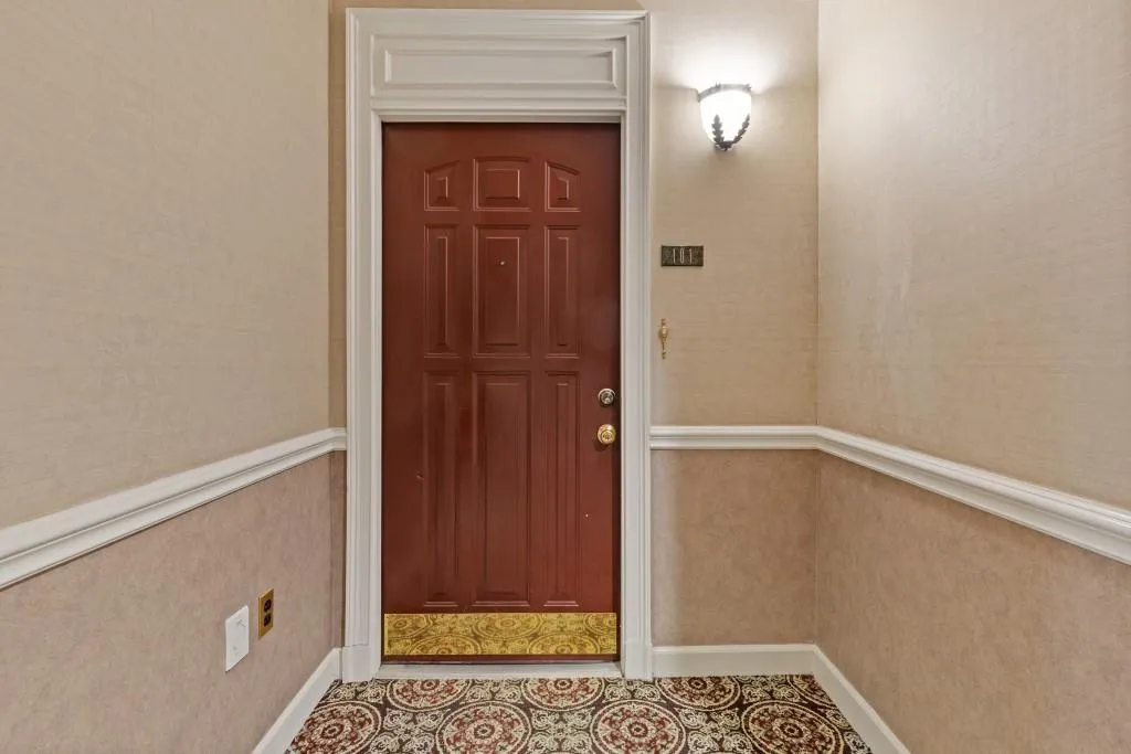 3334 Peachtree Road Ne Unit 101, Atlanta, Georgia 30326, 1 Bedroom Bedrooms, ,1 BathroomBathrooms,Residential,For Sale,3334 Peachtree Road Ne Unit 101,7573803