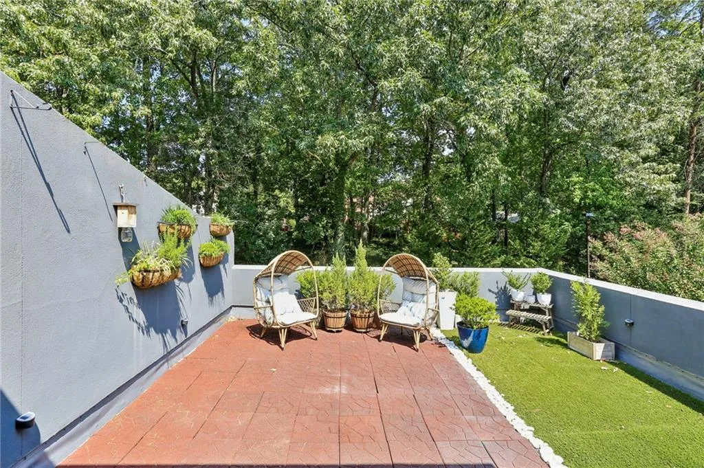 Large upper level patio off master.