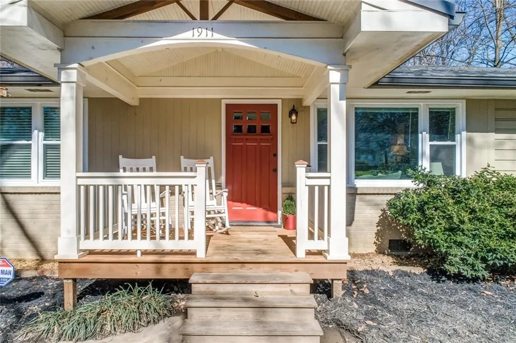 1911 La Dawn Lane Nw, Atlanta, Georgia 30318, 2 Bedrooms Bedrooms, ,1 BathroomBathrooms,Residential,Sold,1911 La Dawn Lane Nw,6124085