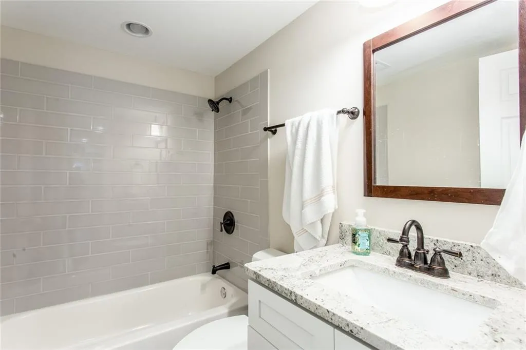 6410 Colewood Court Nw, Atlanta, Georgia 30328, 4 Bedrooms Bedrooms, ,3 BathroomsBathrooms,Residential,Sold,6410 Colewood Court Nw,6122763