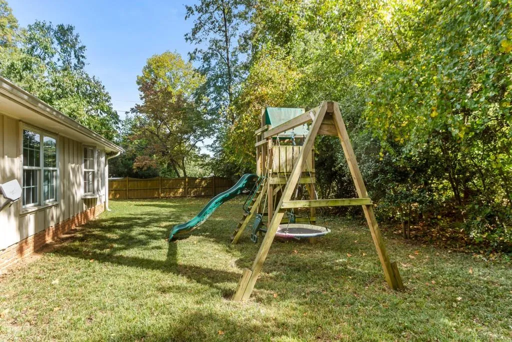 5150 High Point Road, Atlanta, Georgia 30342, 3 Bedrooms Bedrooms, ,2 BathroomsBathrooms,Residential,Sold,5150 High Point Road,7161841