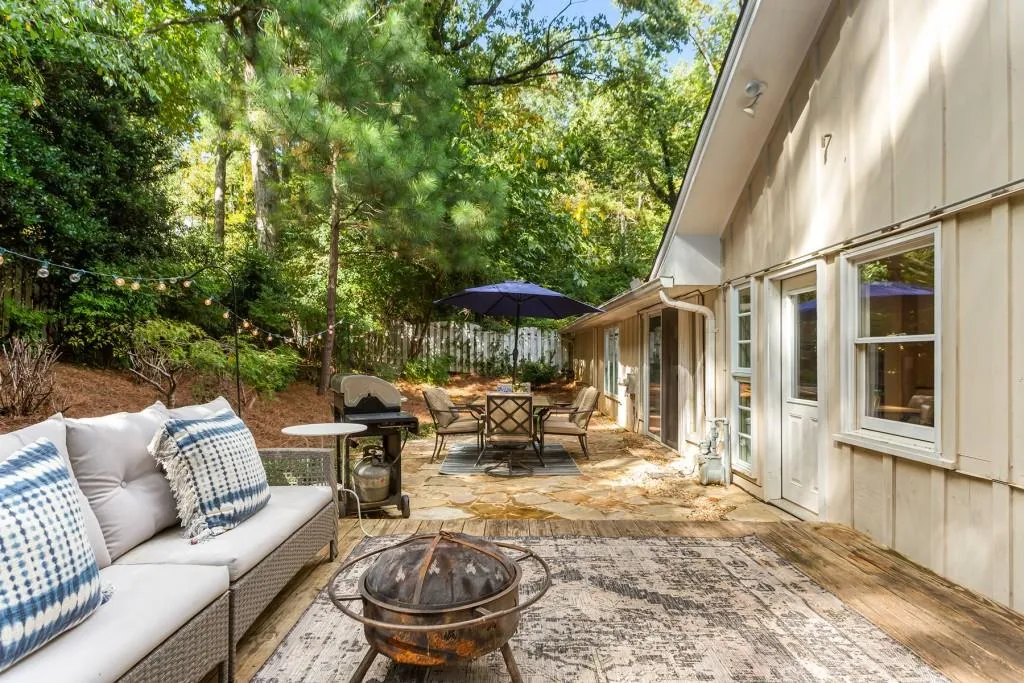 5150 High Point Road, Atlanta, Georgia 30342, 3 Bedrooms Bedrooms, ,2 BathroomsBathrooms,Residential,Sold,5150 High Point Road,7161841