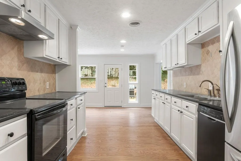 5150 High Point Road, Atlanta, Georgia 30342, 3 Bedrooms Bedrooms, ,2 BathroomsBathrooms,Residential,Sold,5150 High Point Road,7161841