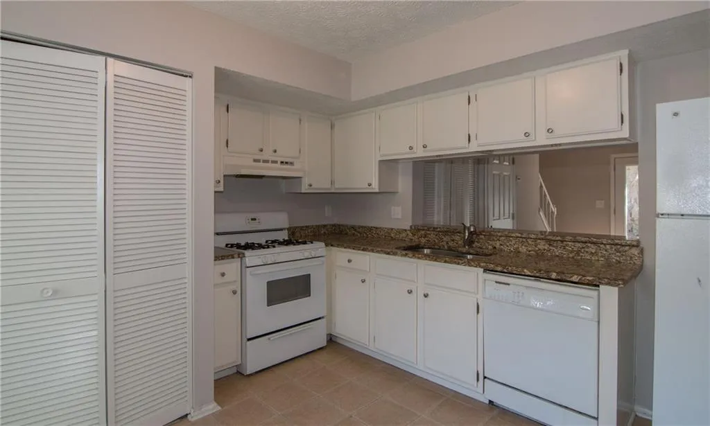 8851 Long Beach Circle, Atlanta, Georgia 30350, 2 Bedrooms Bedrooms, ,2 BathroomsBathrooms,Residential,Sold,8851 Long Beach Circle,5602440