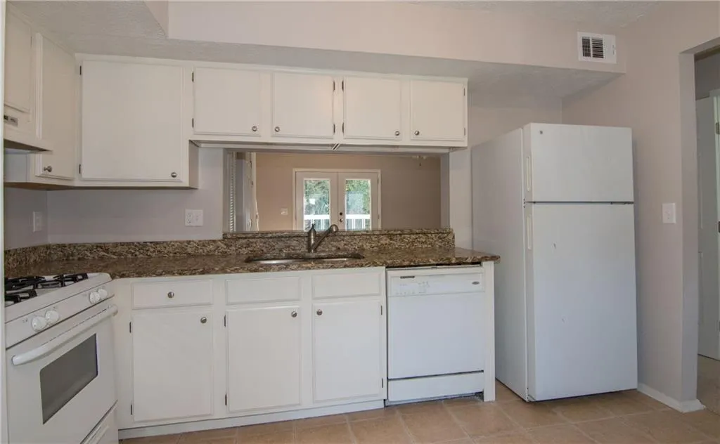 8851 Long Beach Circle, Atlanta, Georgia 30350, 2 Bedrooms Bedrooms, ,2 BathroomsBathrooms,Residential,Sold,8851 Long Beach Circle,5602440