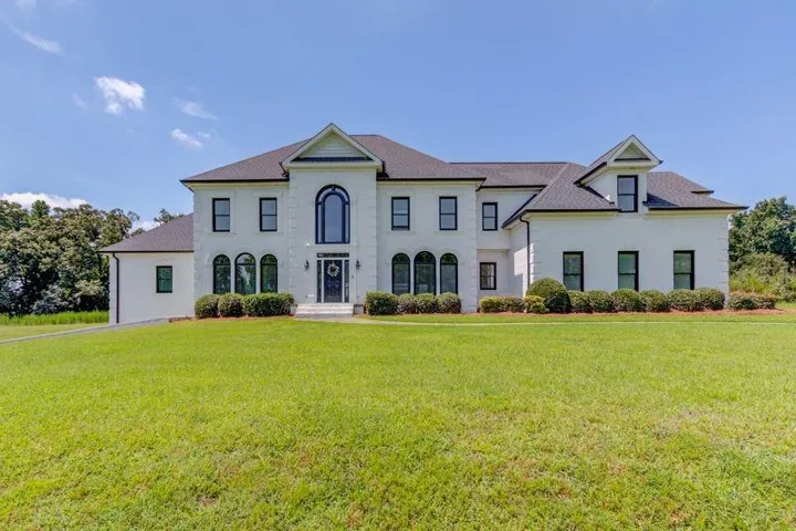 4-sided brick estate