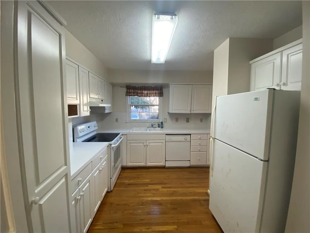 6700 Roswell Road Unit 26c, Sandy Springs, Georgia 30328, 2 Bedrooms Bedrooms, ,1 BathroomBathrooms,Residential,Sold,6700 Roswell Road Unit 26c,6797523