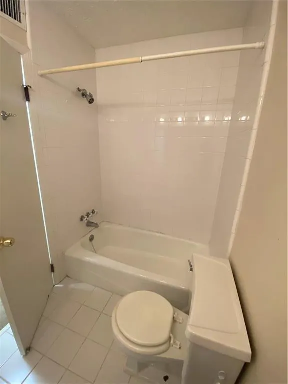 6700 Roswell Road Unit 26c, Sandy Springs, Georgia 30328, 2 Bedrooms Bedrooms, ,1 BathroomBathrooms,Residential,Sold,6700 Roswell Road Unit 26c,6797523