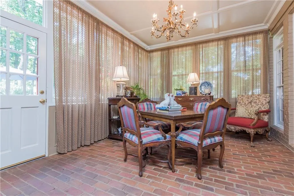 490 Tavern Circle, Sandy Springs, Georgia 30350, 4 Bedrooms Bedrooms, ,3 BathroomsBathrooms,Residential,Sold,490 Tavern Circle,6727128