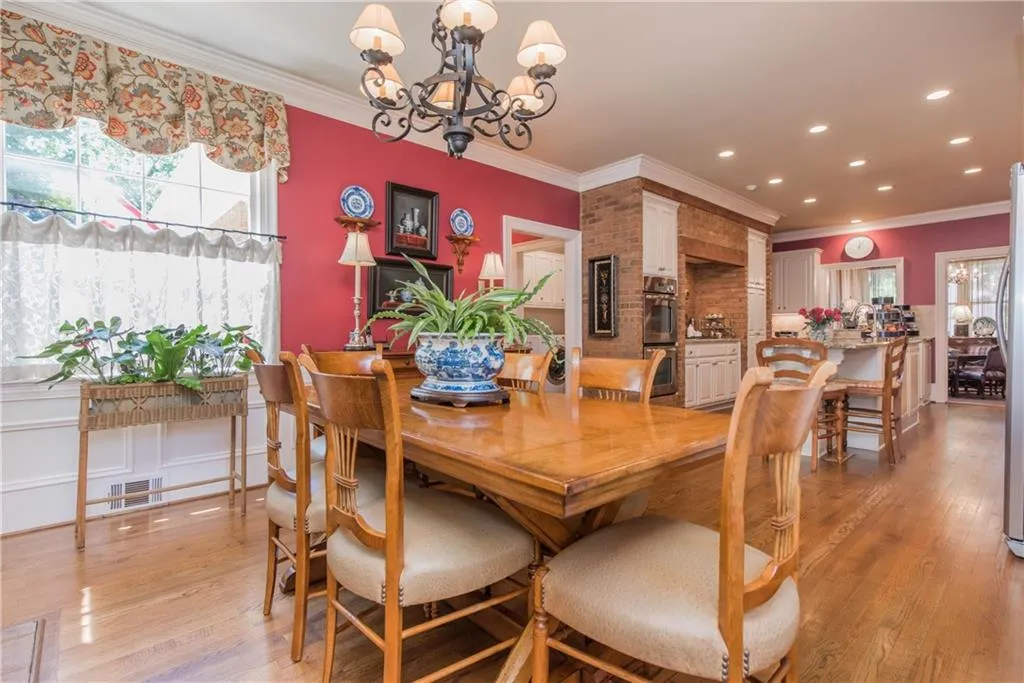 490 Tavern Circle, Sandy Springs, Georgia 30350, 4 Bedrooms Bedrooms, ,3 BathroomsBathrooms,Residential,Sold,490 Tavern Circle,6727128
