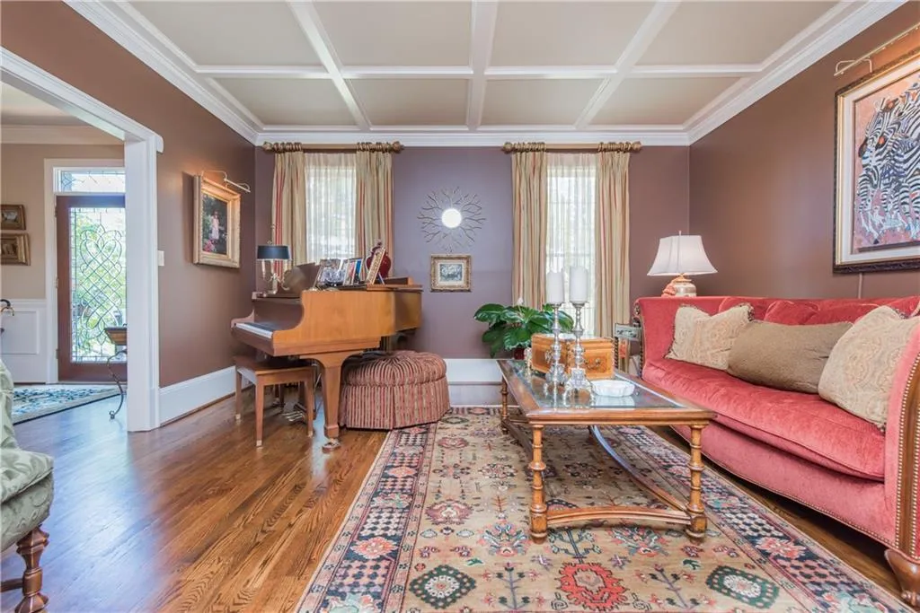 490 Tavern Circle, Sandy Springs, Georgia 30350, 4 Bedrooms Bedrooms, ,3 BathroomsBathrooms,Residential,Sold,490 Tavern Circle,6727128