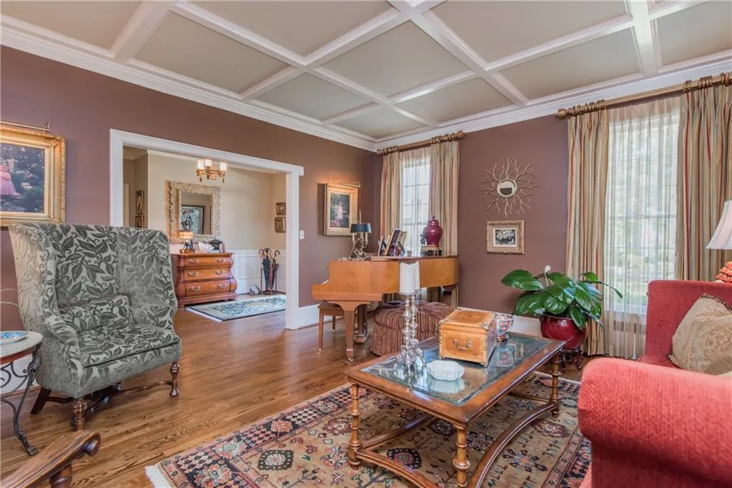 490 Tavern Circle, Sandy Springs, Georgia 30350, 4 Bedrooms Bedrooms, ,3 BathroomsBathrooms,Residential,Sold,490 Tavern Circle,6727128
