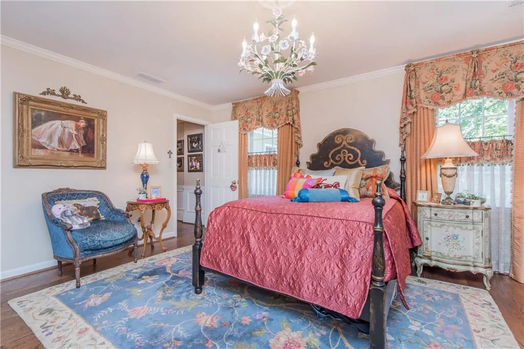 490 Tavern Circle, Sandy Springs, Georgia 30350, 4 Bedrooms Bedrooms, ,3 BathroomsBathrooms,Residential,Sold,490 Tavern Circle,6727128