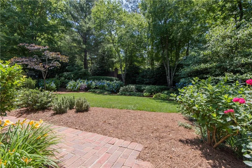 490 Tavern Circle, Sandy Springs, Georgia 30350, 4 Bedrooms Bedrooms, ,3 BathroomsBathrooms,Residential,Sold,490 Tavern Circle,6727128