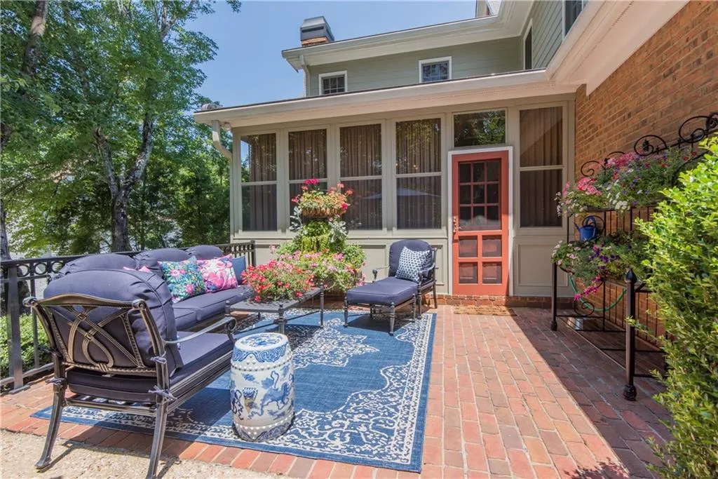 490 Tavern Circle, Sandy Springs, Georgia 30350, 4 Bedrooms Bedrooms, ,3 BathroomsBathrooms,Residential,Sold,490 Tavern Circle,6727128