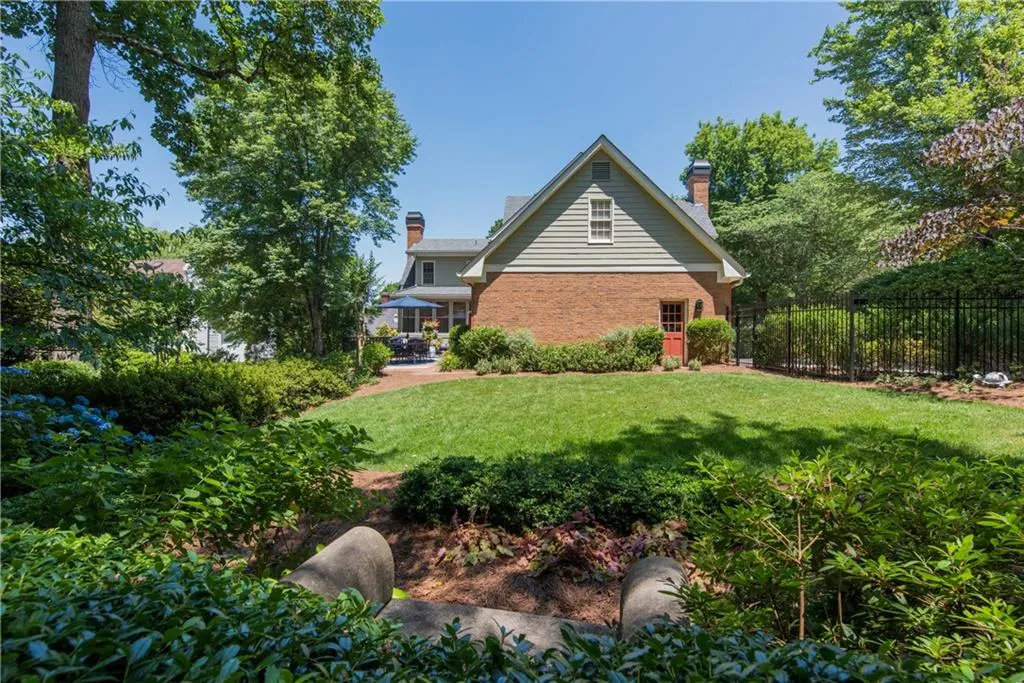 490 Tavern Circle, Sandy Springs, Georgia 30350, 4 Bedrooms Bedrooms, ,3 BathroomsBathrooms,Residential,Sold,490 Tavern Circle,6727128