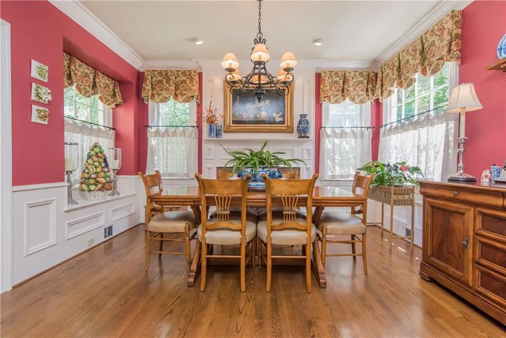490 Tavern Circle, Sandy Springs, Georgia 30350, 4 Bedrooms Bedrooms, ,3 BathroomsBathrooms,Residential,Sold,490 Tavern Circle,6727128