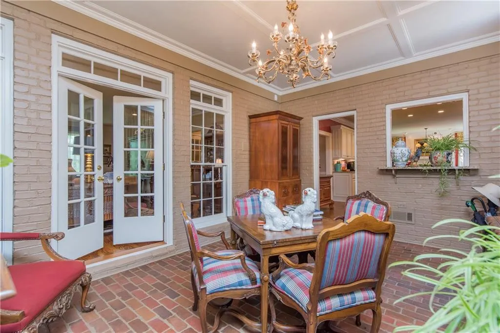 490 Tavern Circle, Sandy Springs, Georgia 30350, 4 Bedrooms Bedrooms, ,3 BathroomsBathrooms,Residential,Sold,490 Tavern Circle,6727128