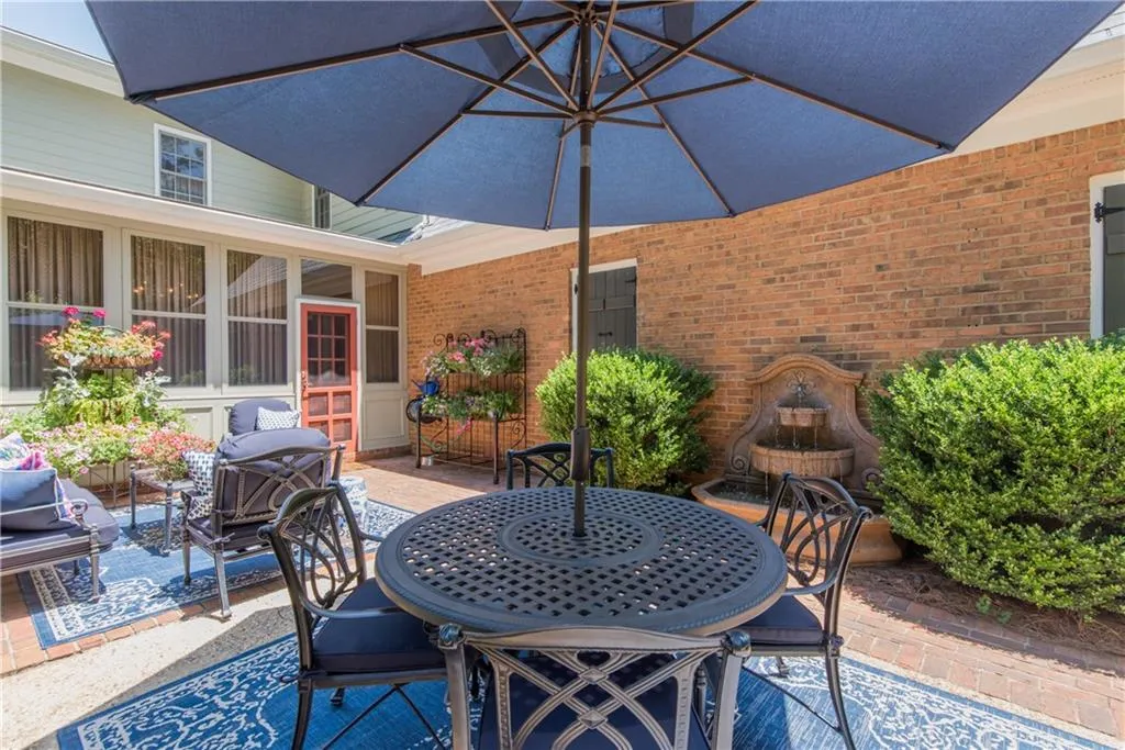 490 Tavern Circle, Sandy Springs, Georgia 30350, 4 Bedrooms Bedrooms, ,3 BathroomsBathrooms,Residential,Sold,490 Tavern Circle,6727128