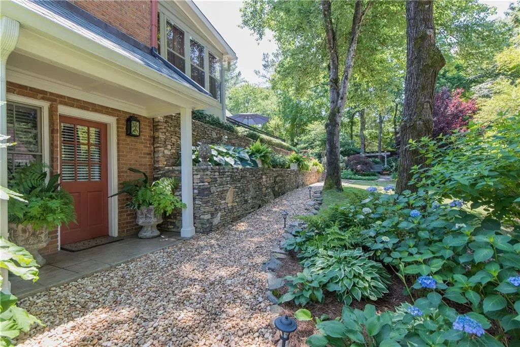 490 Tavern Circle, Sandy Springs, Georgia 30350, 4 Bedrooms Bedrooms, ,3 BathroomsBathrooms,Residential,Sold,490 Tavern Circle,6727128