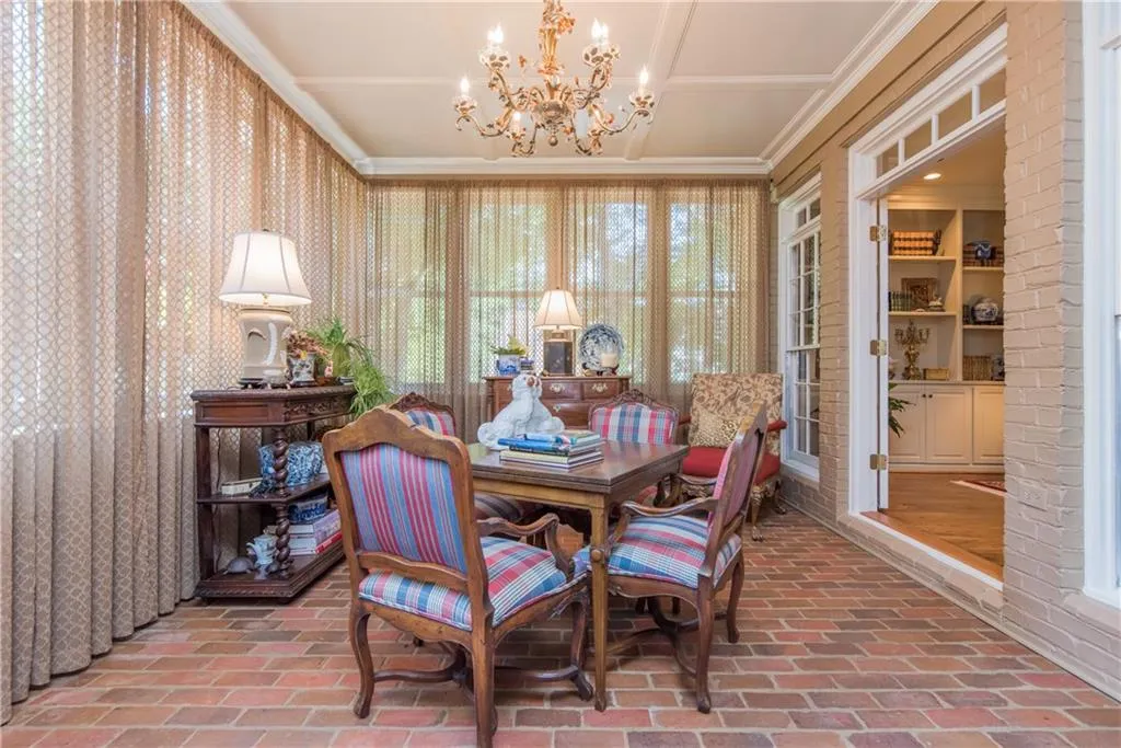 490 Tavern Circle, Sandy Springs, Georgia 30350, 4 Bedrooms Bedrooms, ,3 BathroomsBathrooms,Residential,Sold,490 Tavern Circle,6727128
