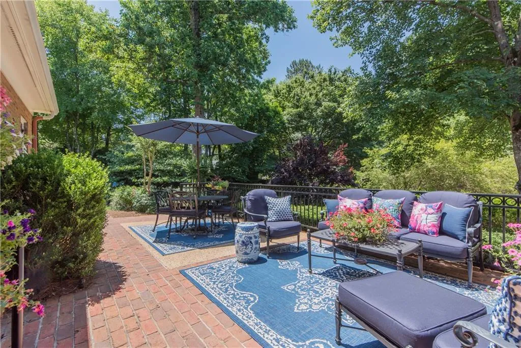 490 Tavern Circle, Sandy Springs, Georgia 30350, 4 Bedrooms Bedrooms, ,3 BathroomsBathrooms,Residential,Sold,490 Tavern Circle,6727128
