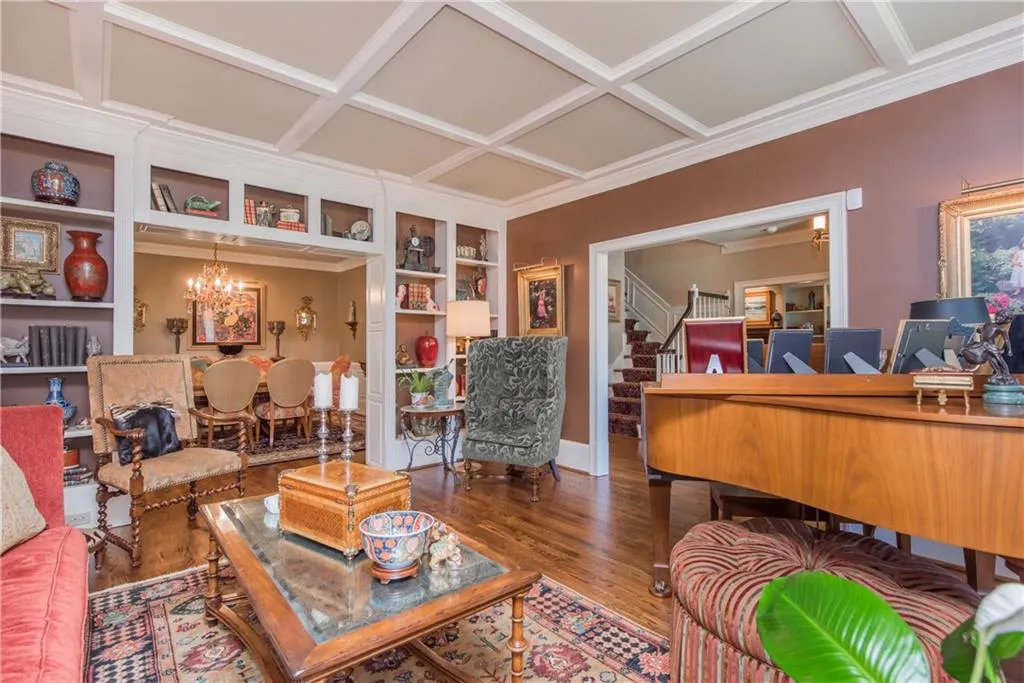 490 Tavern Circle, Sandy Springs, Georgia 30350, 4 Bedrooms Bedrooms, ,3 BathroomsBathrooms,Residential,Sold,490 Tavern Circle,6727128